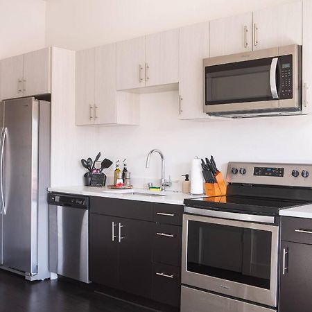 Modern Studio Apt With Skywalk To Fiserv, Rooftop, And Parking ميلووكي المظهر الخارجي الصورة