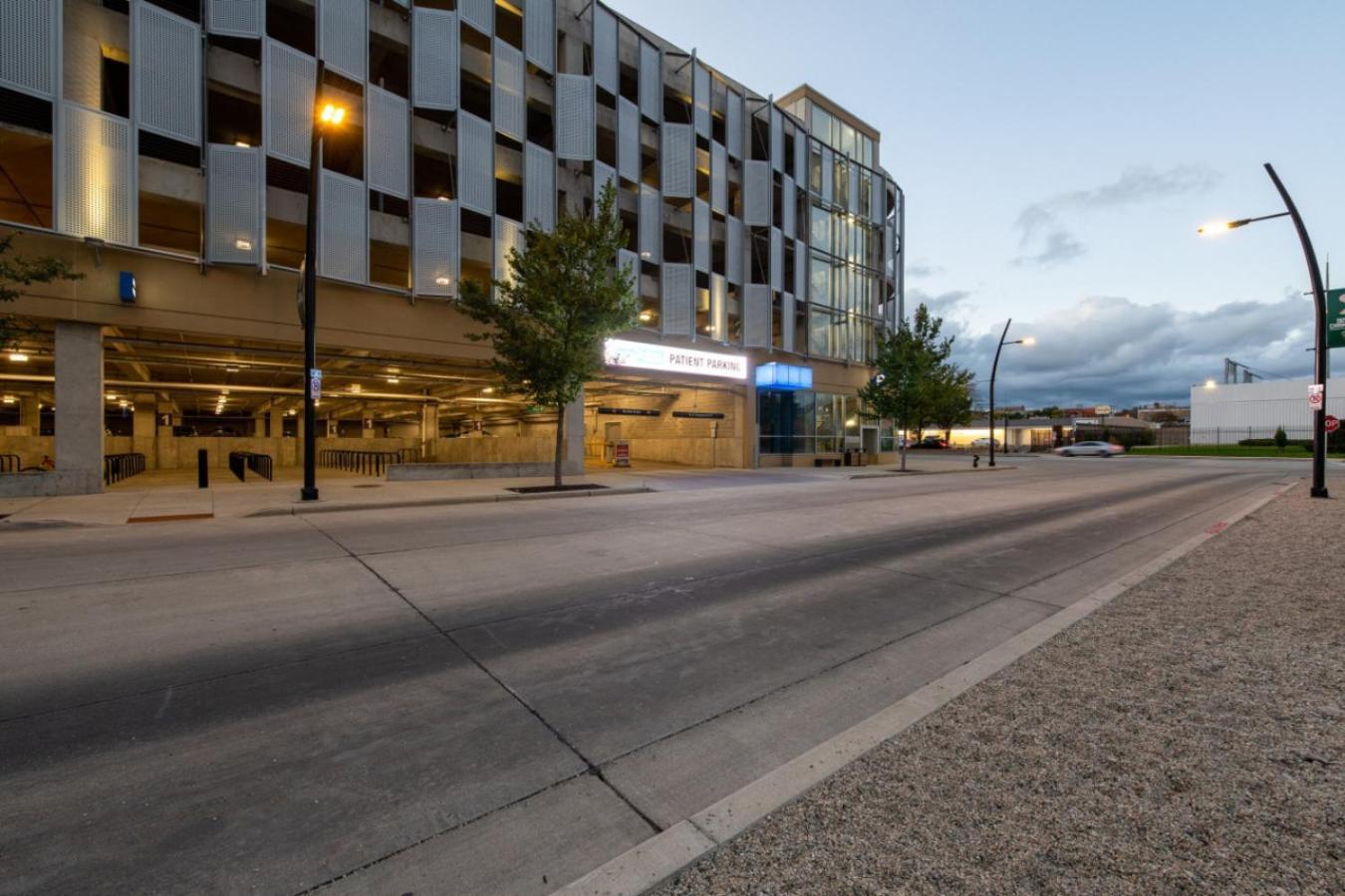 Modern Studio Apt With Skywalk To Fiserv, Rooftop, And Parking ميلووكي المظهر الخارجي الصورة