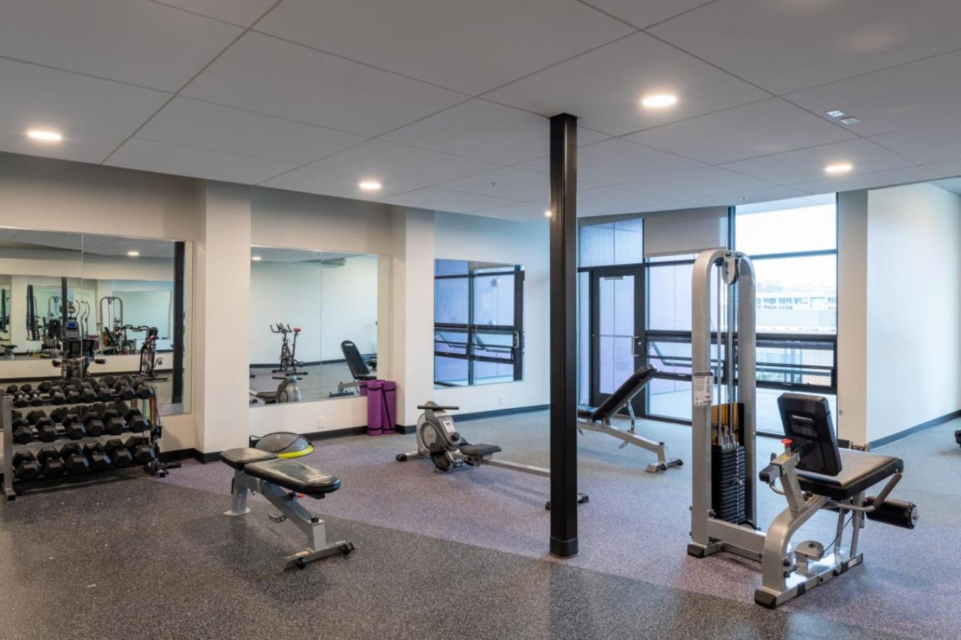 Modern Studio Apt With Skywalk To Fiserv, Rooftop, And Parking ميلووكي المظهر الخارجي الصورة