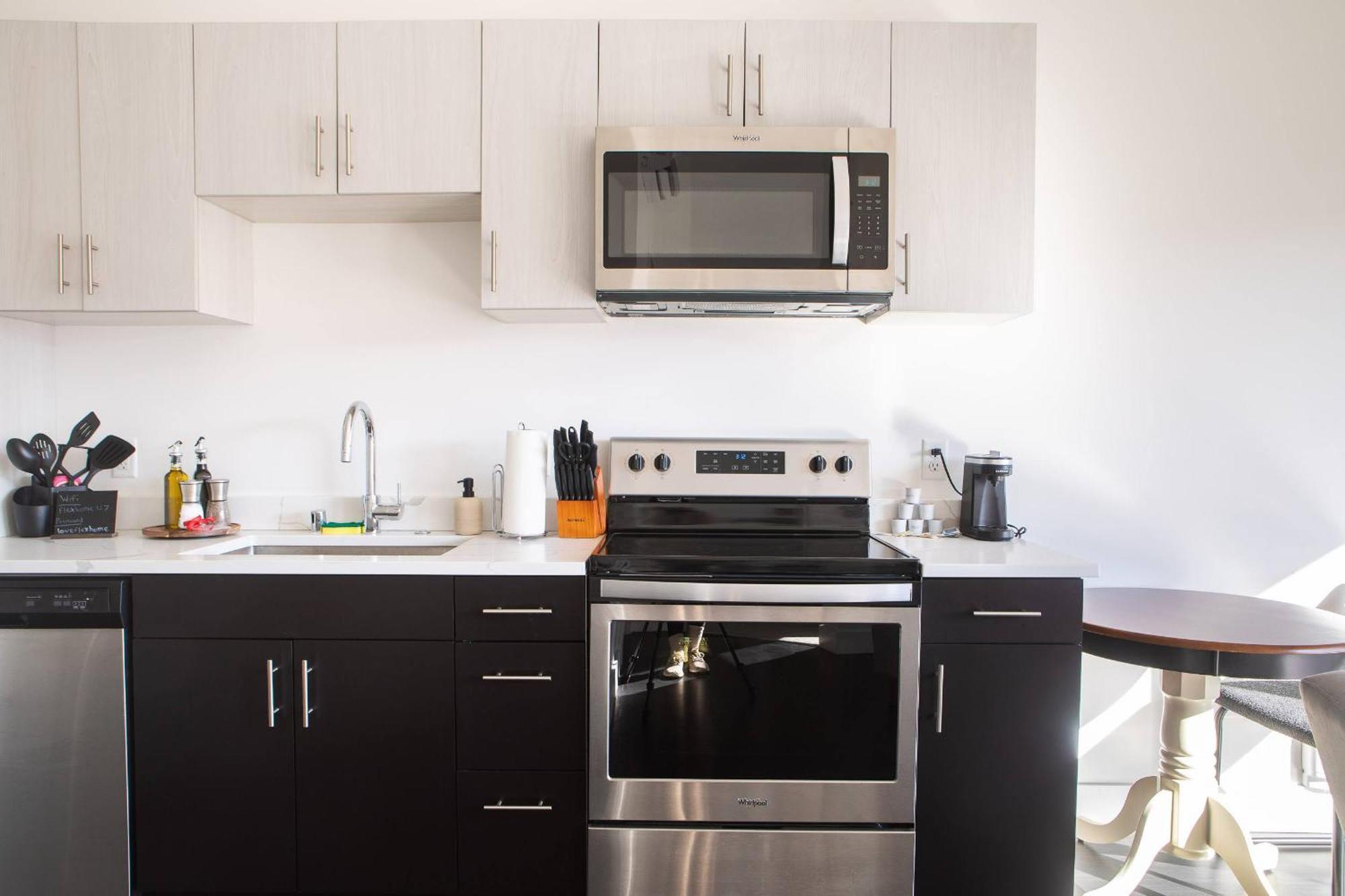 Modern Studio Apt With Skywalk To Fiserv, Rooftop, And Parking ميلووكي المظهر الخارجي الصورة