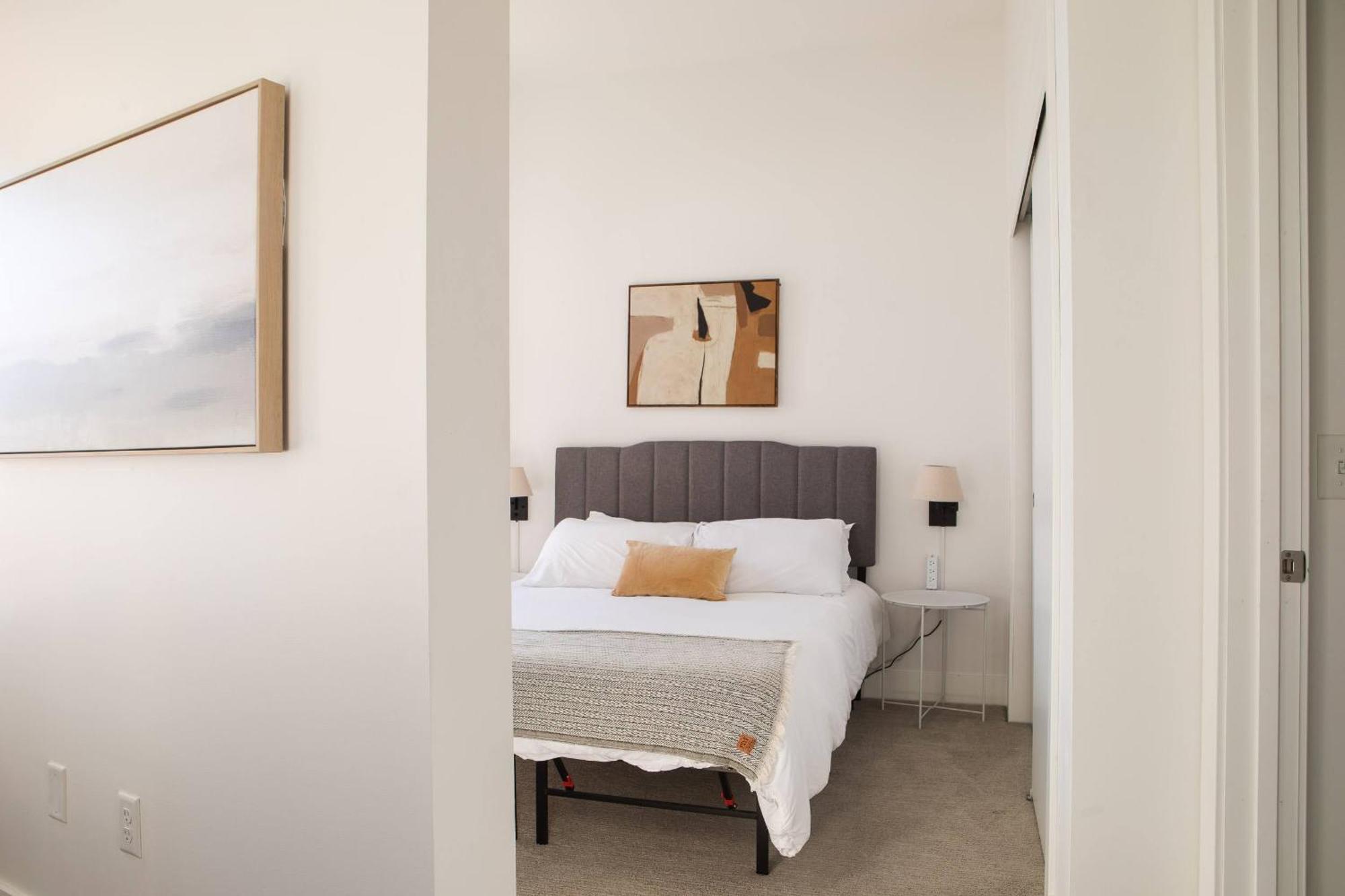 Modern Studio Apt With Skywalk To Fiserv, Rooftop, And Parking ميلووكي المظهر الخارجي الصورة